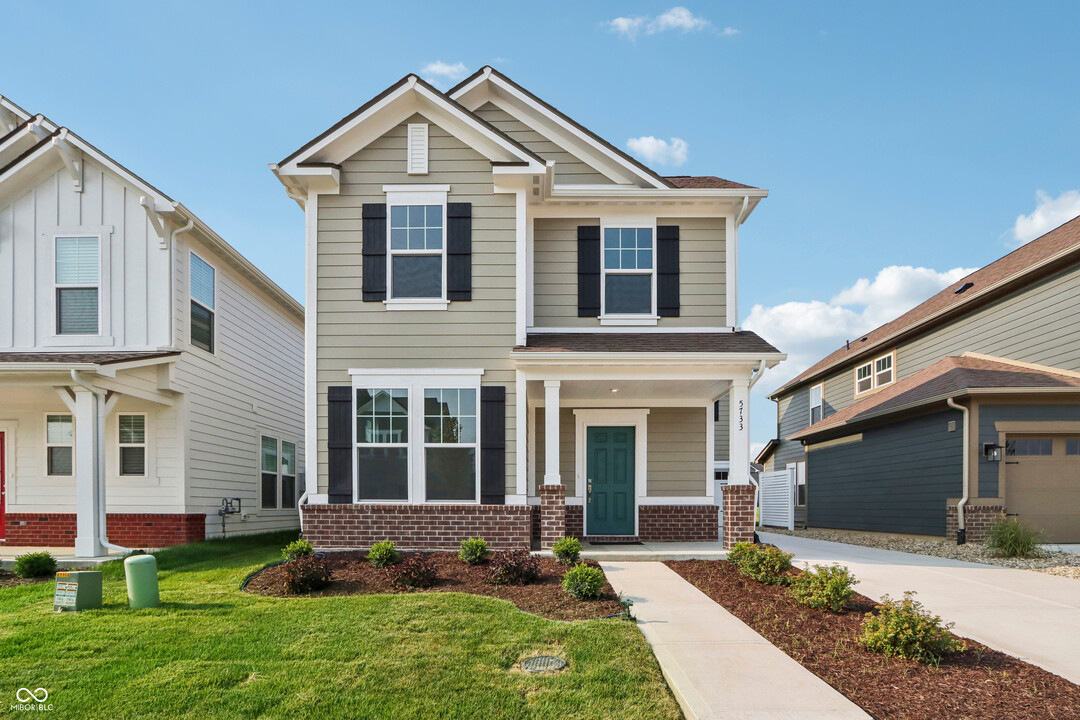 5733 Arcade Blvd in McCordsville, IN - Building Photo