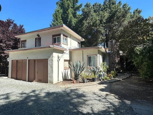 1901 Cooley Ave, Unit #2 in East Palo Alto, CA - Building Photo - Building Photo