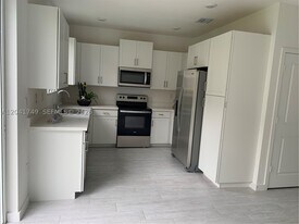 1068 SE 24th Ave in Homestead, FL - Building Photo