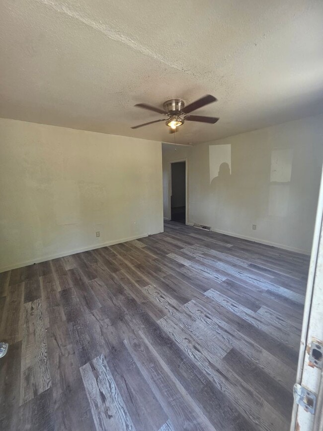 72 W Adams Dr in Sauget, IL - Building Photo - Building Photo