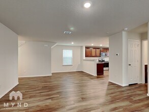 707 Wild Olive Wy in San Antonio, TX - Building Photo - Building Photo