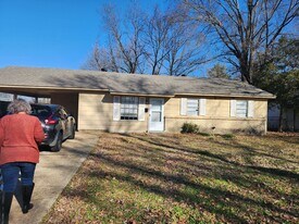 1402 S McAuley Dr in West Memphis, AR - Building Photo