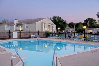 Pier 39 Apartments & Townhomes in Indianapolis, IN - Building Photo - Building Photo