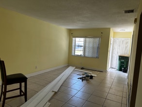 7397 NW 76th Ct in Tamarac, FL - Building Photo - Building Photo