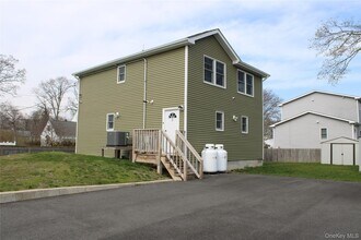 2 Lafayette Dr in Shirley, NY - Building Photo - Building Photo