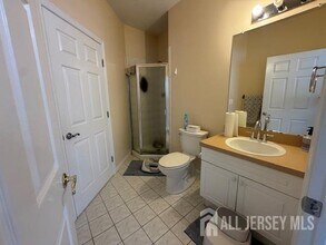 10 Park Square in Metuchen, NJ - Building Photo - Building Photo