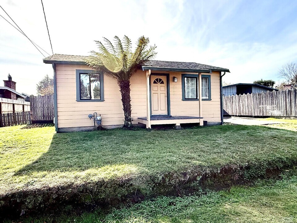 2236 Home Dr in Eureka, CA - Building Photo