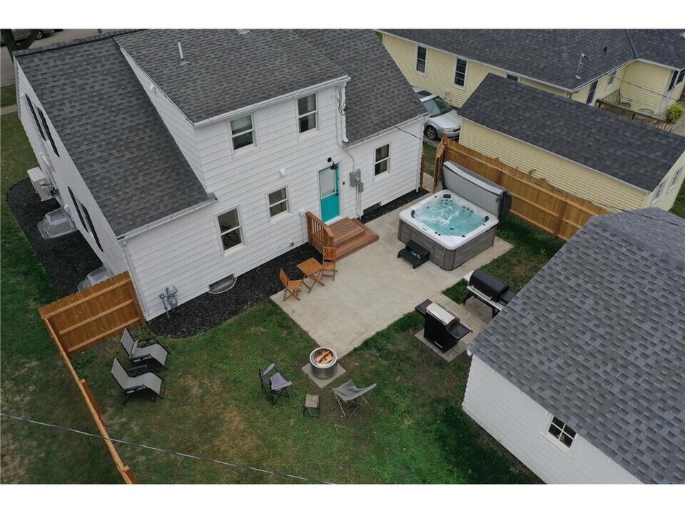 27 Division St N in Clara City, MN - Building Photo
