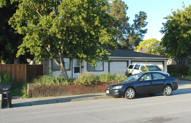 560-562 Crescent Ave in Sunnyvale, CA - Building Photo - Building Photo