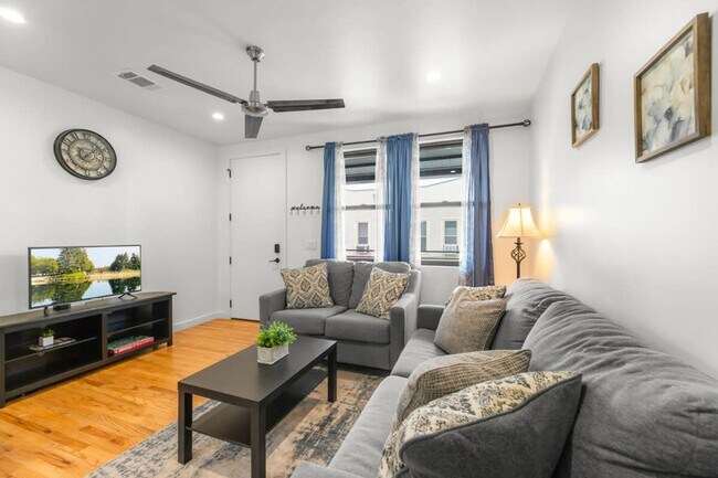 99 Waller St in Austin, TX - Building Photo - Building Photo