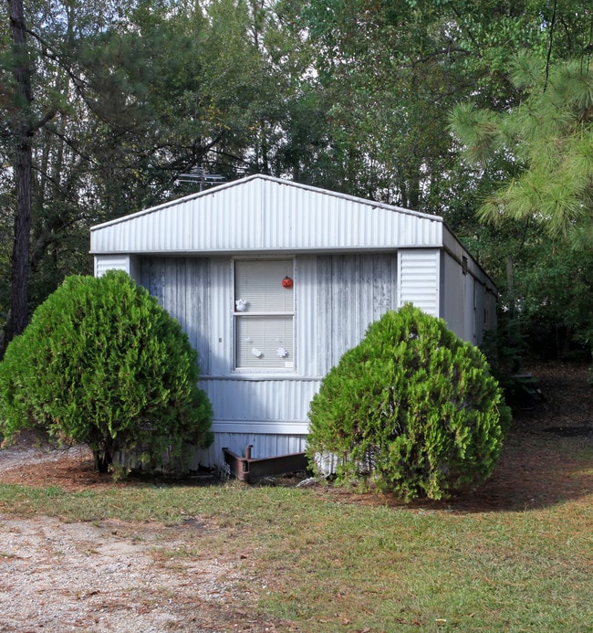 8832-8908 Hwy 613 in Moss Point, MS - Building Photo - Building Photo