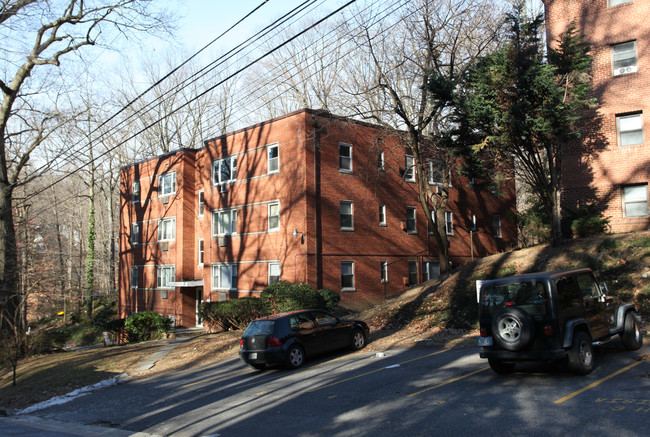 600 Kennebec Ave in Takoma Park, MD - Foto de edificio - Building Photo