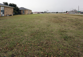 Town North Villa Apartments in Terrell, TX - Building Photo - Building Photo