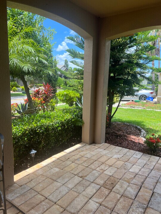 5406 Sandy Shell Dr in Apollo Beach, FL - Building Photo