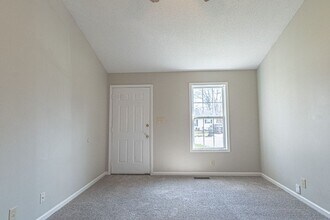 1805 Harbor Dr in Oak Grove, KY - Building Photo - Building Photo