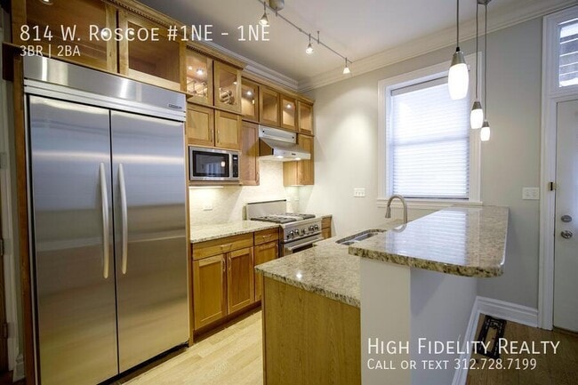 814 W Roscoe St in Chicago, IL - Building Photo - Building Photo
