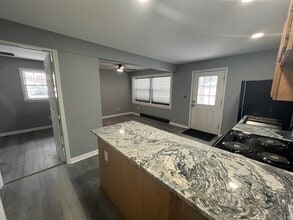 5040 W Lake Rd, Unit 18 in Dunkirk, NY - Foto de edificio - Building Photo