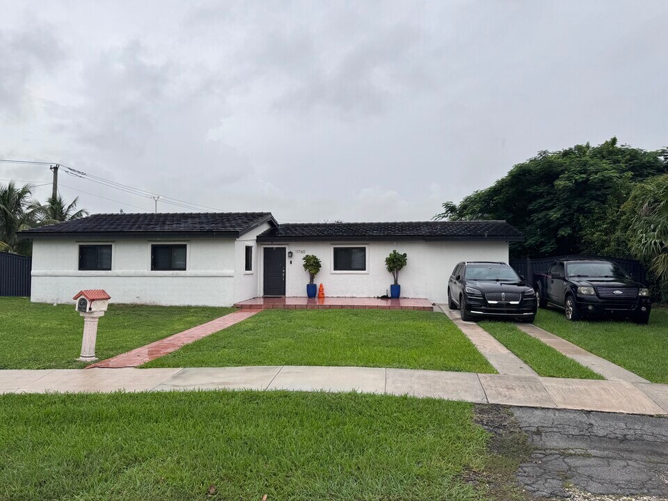 11760 SW 35th Terrace in Miami, FL - Building Photo