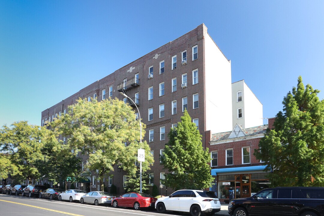 9031 Fort Hamilton Pky in Brooklyn, NY - Foto de edificio