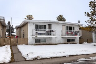1824 37 St SE in Calgary, AB - Building Photo