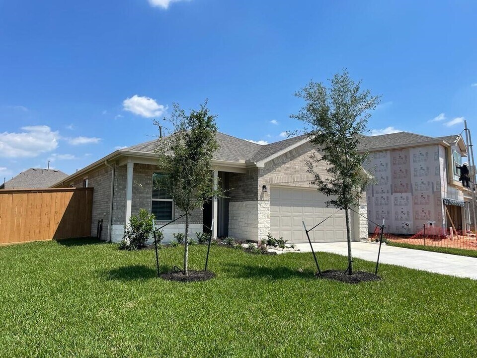 1328 Bright Hl Dr in Katy, TX - Foto de edificio