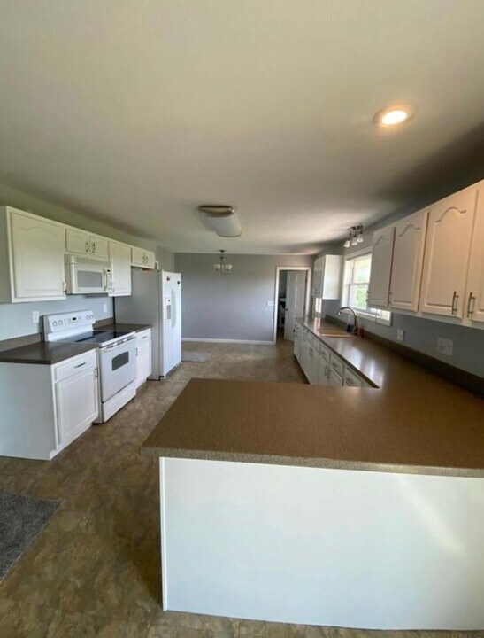 17401 N County Rd 550 E in Eaton, IN - Building Photo