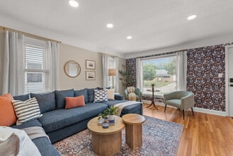 6536 Lawnwood Ave in Parma Heights, OH - Building Photo - Building Photo