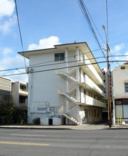 3116 Waialae Ave in Honolulu, HI - Foto de edificio - Building Photo