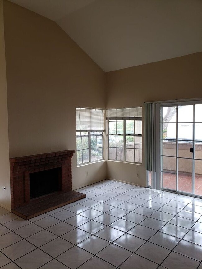 3073 E Fox Run Way in San Diego, CA - Building Photo - Building Photo