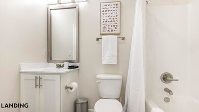 9015 Kings Grant Dr, Unit 8304-304 in Charlotte, NC - Building Photo - Building Photo