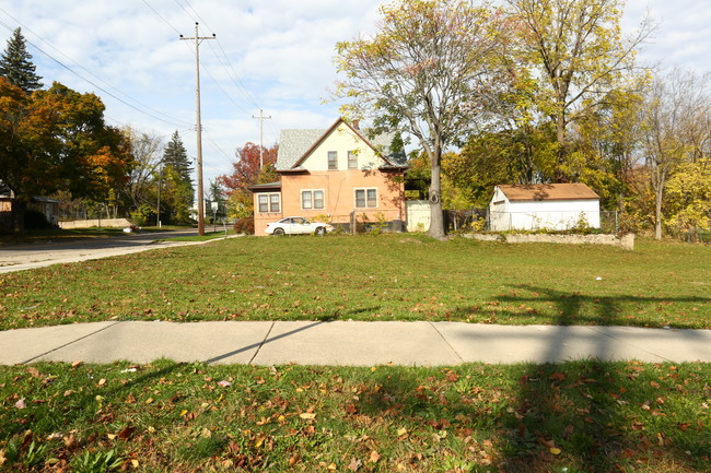 1024 W 3rd Ave in Flint, MI - Building Photo - Building Photo