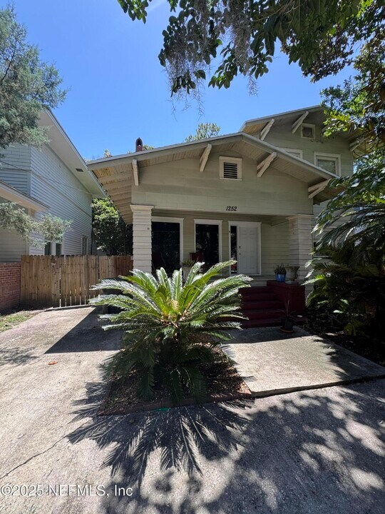 1252 Donald St in Jacksonville, FL - Building Photo