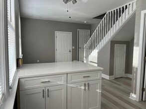 238 Appleton St, Unit 2 in Lowell, MA - Foto de edificio - Building Photo