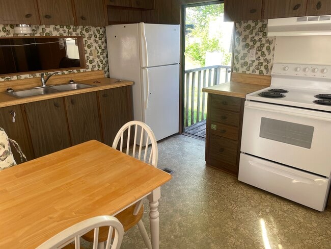 1040 Chantilly Ln in Bedford, VA - Building Photo - Building Photo