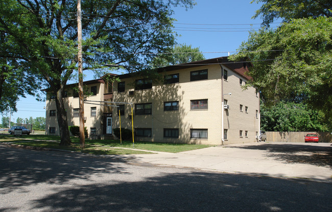 3010 Grandell Ave in Lansing, MI - Building Photo - Building Photo