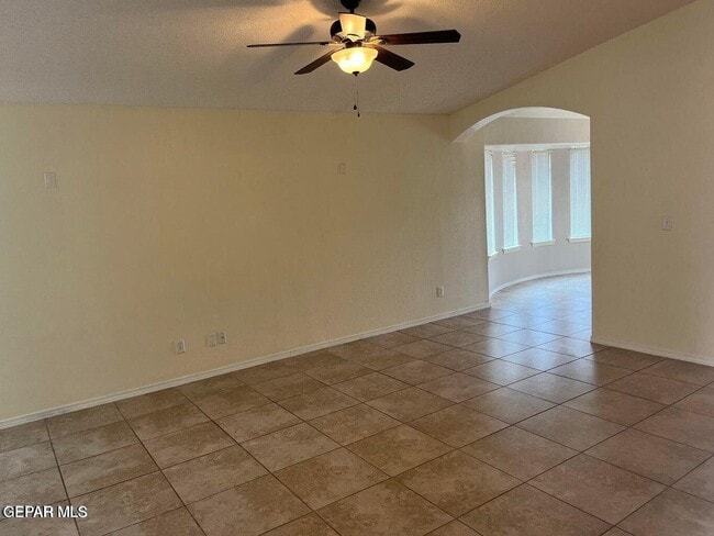 7105 Falling Leaf Cir in El Paso, TX - Building Photo - Building Photo