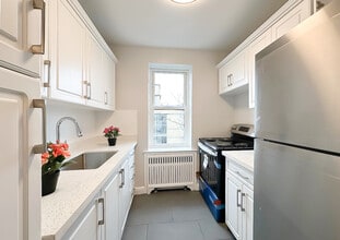 Riverview Plaza in Toronto, ON - Building Photo - Building Photo