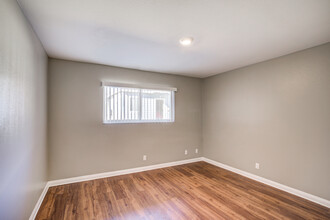 233 W Nicolet St in Banning, CA - Foto de edificio - Interior Photo