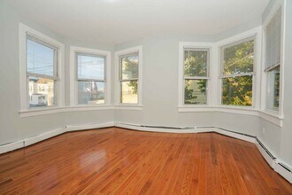 81 Devon St, Unit 2nd fl in Kearny, NJ - Building Photo - Building Photo