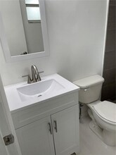 10330 NW 8th St in Pembroke Pines, FL - Foto de edificio - Building Photo