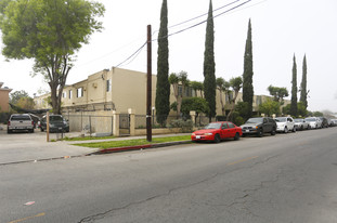 14816 Chase St in Van Nuys, CA - Building Photo