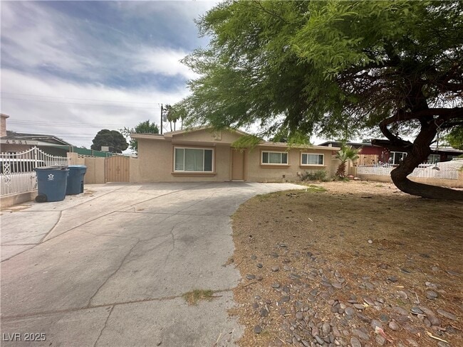 4521 Swandale Ave
