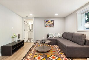 4042 1st Ave NE in Seattle, WA - Building Photo