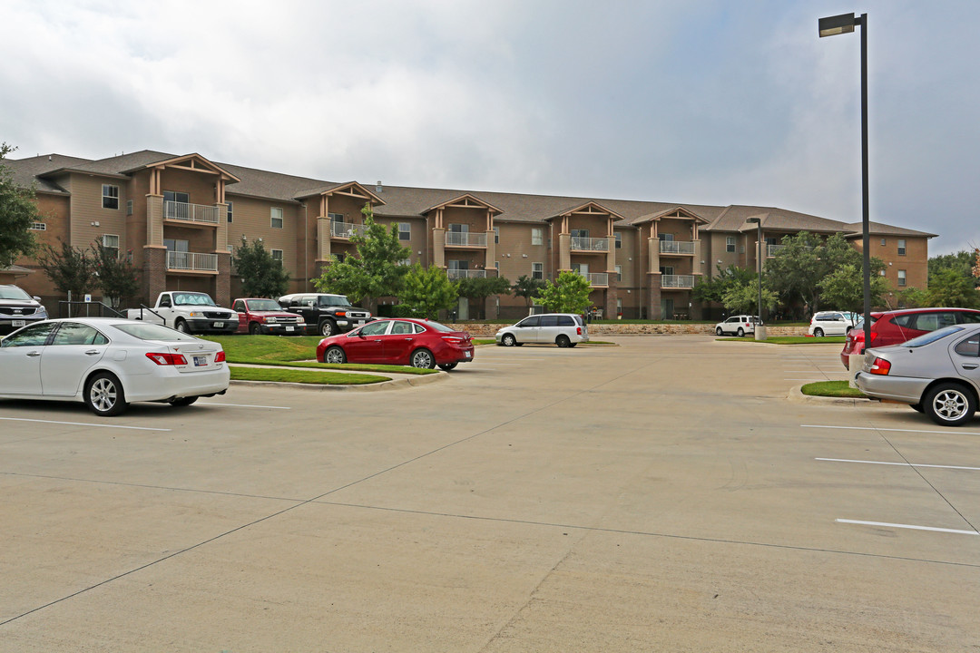 Lakeline Oaks in Cedar Park, TX - Building Photo