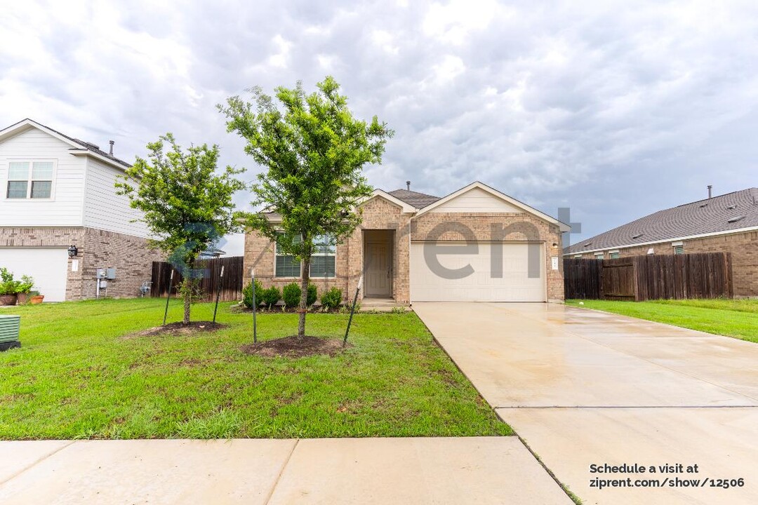 21417 Bird Wing Dr in Pflugerville, TX - Building Photo
