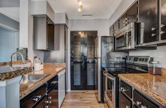 1057 S Hiawassee Rd in Orlando, FL - Building Photo - Building Photo