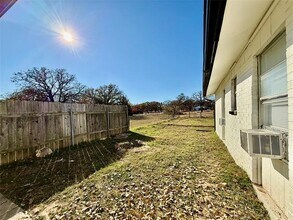 2112 Tanglewood St in Weatherford, TX - Building Photo - Building Photo