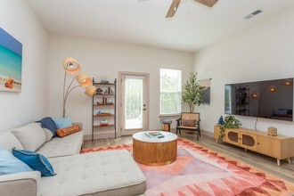 Heartsease at Ocean Isle Beach in Ocean Isle Beach, NC - Foto de edificio - Interior Photo