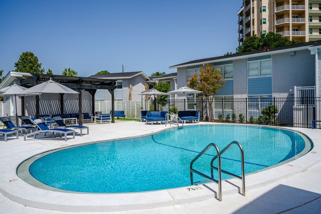 The Overlook at Pensacola Bay in Pensacola, FL - Building Photo