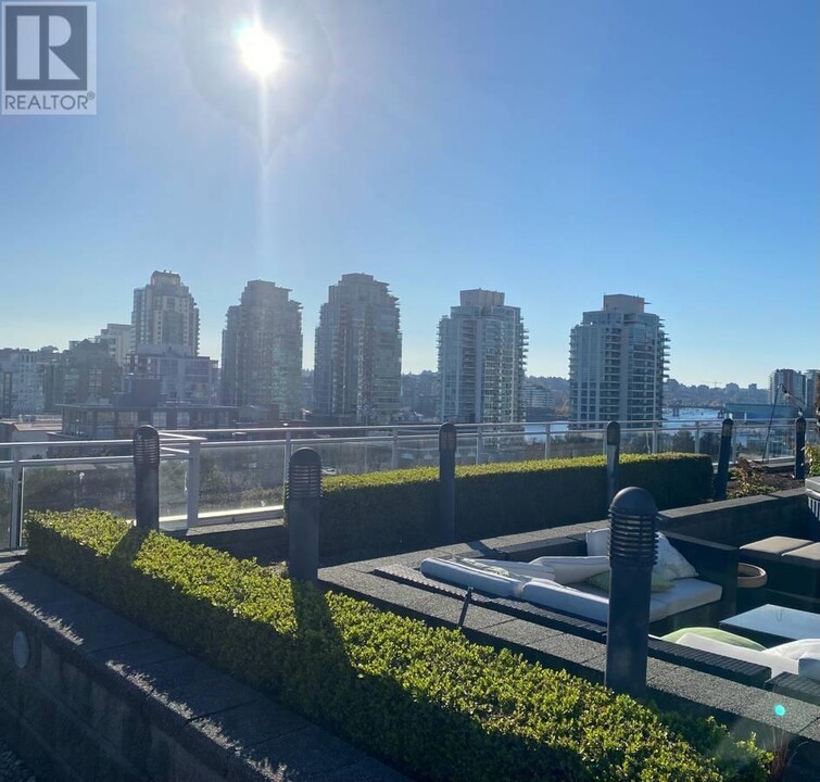 221-221 Union St in Vancouver, BC - Building Photo